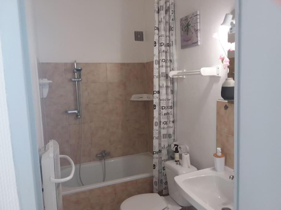 Appartement Duplexe De 1 A 4 Chambres Privees Dans Maison Le Teil Exterior foto