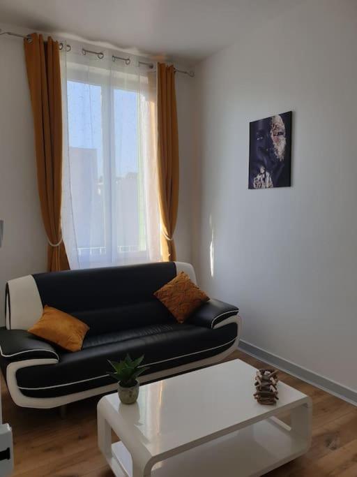 Appartement Duplexe De 1 A 4 Chambres Privees Dans Maison Le Teil Exterior foto